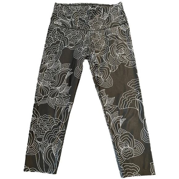 Inner Fire Apparel Crop Yoga Leggings Size 6 Black & White Floral Lotus Workout - Picture 3 of 6